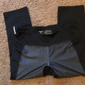 Redbox workout capris size Medium